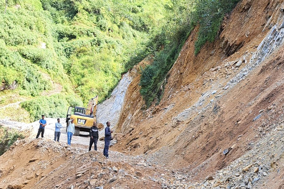 सुख्खा पहिरो पन्छ्याएपछि श्रीभावर–हाट सडक सुचारु 